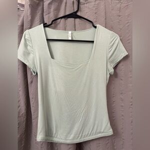 Basic Top in Pistachio